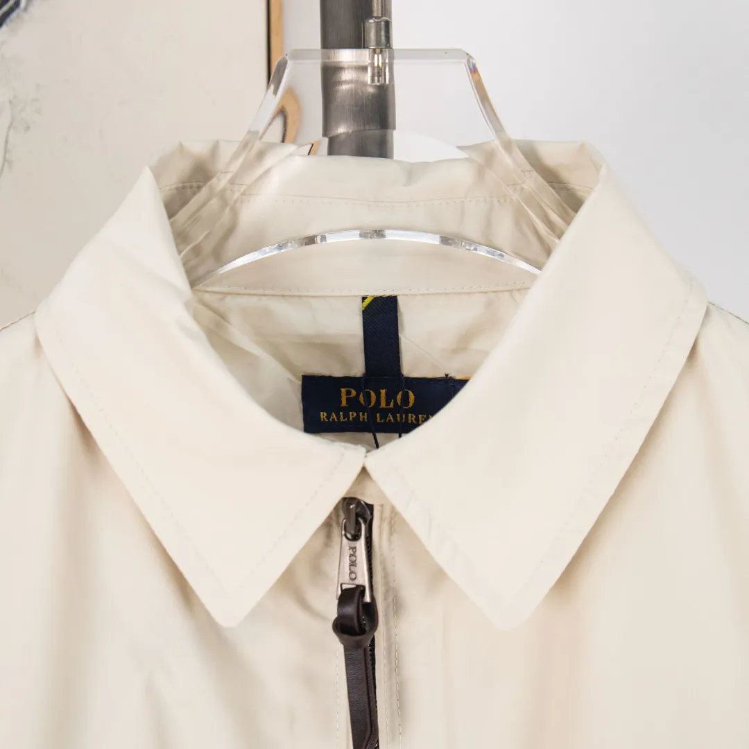 P360 zp version [exclusive supply] - Ralph Lauren/Ralph Lauren SS25 new double-layer windproof and water-repellent classic old cadre style light casual jacket - double-layer design, same color inside and outside S237 high-density micro-water-repellent craft fabric (100% T) ✅ | - Custom-woven double-layer rabbit velvet stitched thread, non-market misprinted mercerized cotton ✅ - Customized two-color webbing strip on the back collar, with zipper side pockets inside ✅ - POLO brand zipper, genuine leather zipper piece, dark and light two-color buttons ✅ - RL25SS new jacket fabric is made of lightweight polyester fiber, windproof and waterproof, more lightweight, suitable for travel or daily outdoor sports, simple line design and wide and neat tailoring, unisex style for both men and women, good for commuting, classic and durable, Color: Black, Gray White, Light Card Size: S M L XL Number: WW10740